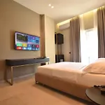 Nuna Hotel *