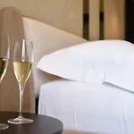Nuna Hotel *