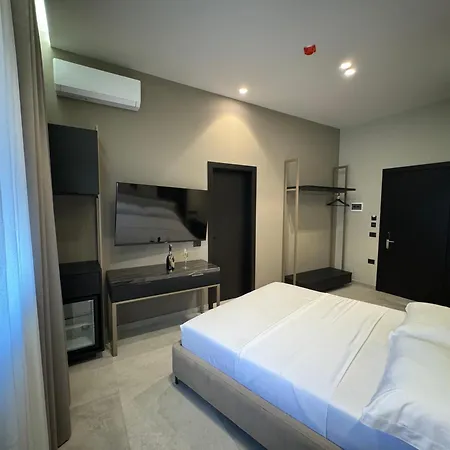 Nuna Hotell Radhimë