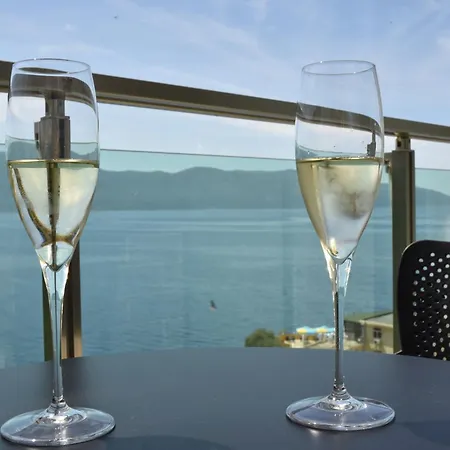 Nuna Hotell Radhimë