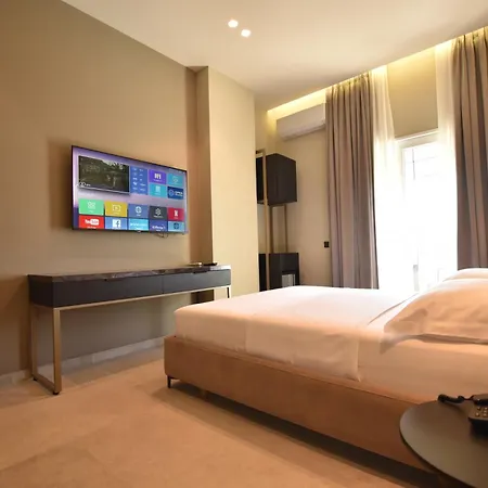 Nuna Hotel *