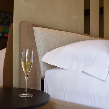 Nuna Hotel Radhimë
